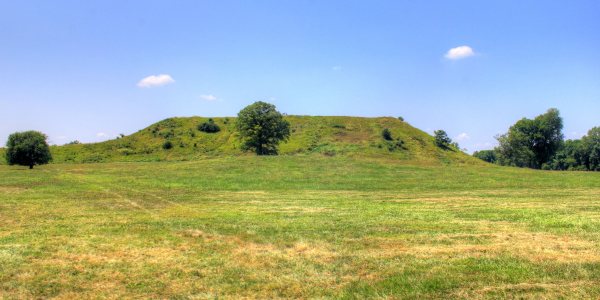 Image of Monks Mound in Cahokia Illinois - Image credit www.goodfreephotos.com