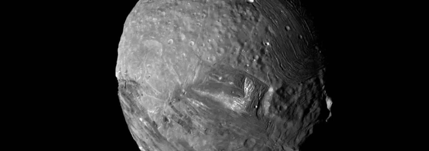 Boiling oceans may sculpt the surfaces of small icy moons